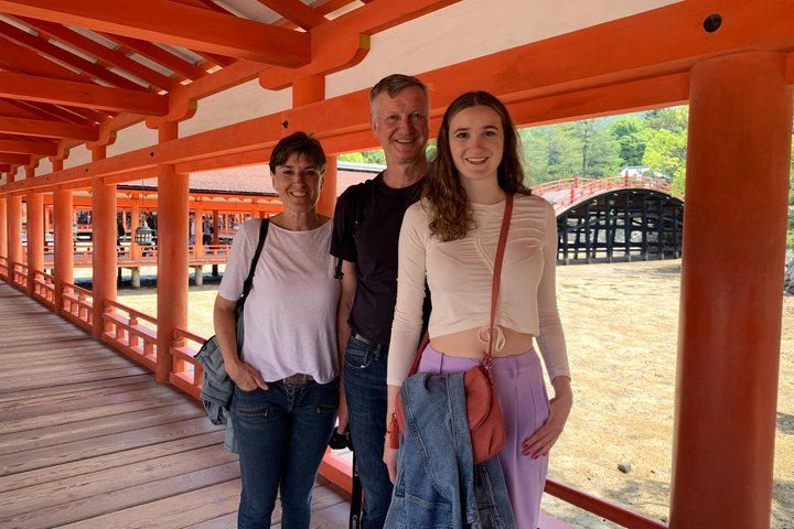 Privat guidet tur til Hiroshima Peace Memorial Park, Shukkeien Garden, Hiroshima slott og Miyajima Island med Itsukushima-helligdommen, foto 6 | wizardtrip