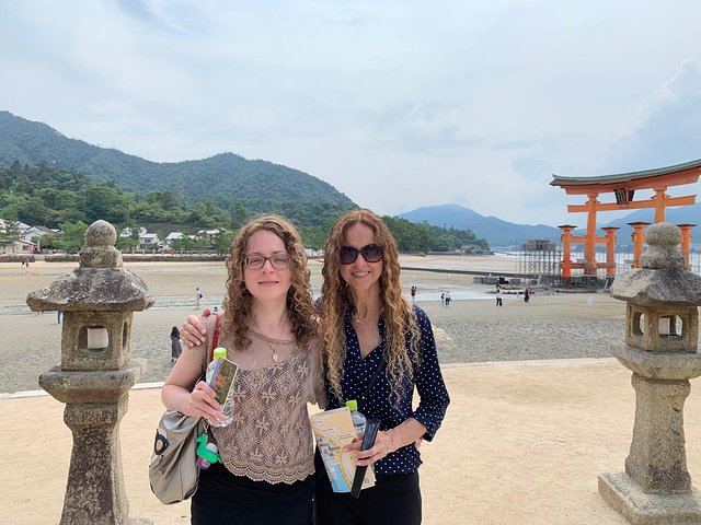 Privat guidet tur til Hiroshima Peace Memorial Park, Shukkeien Garden, Hiroshima slott og Miyajima Island med Itsukushima-helligdommen, foto 7 | wizardtrip