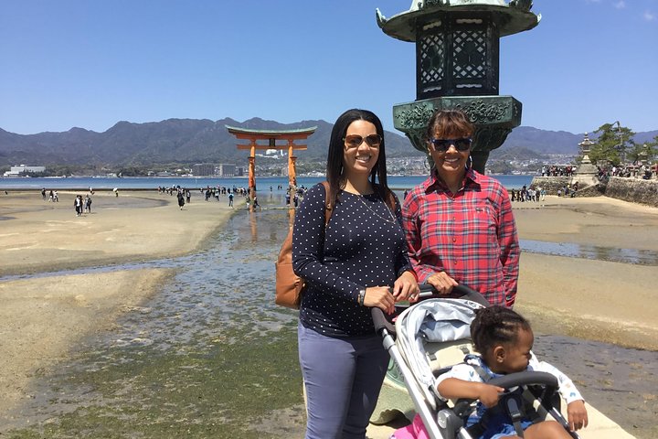 Privat guidet tur til Hiroshima Peace Memorial Park, Shukkeien Garden, Hiroshima slott og Miyajima Island med Itsukushima-helligdommen, foto 10 | wizardtrip