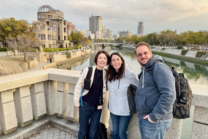 Privat guidet tur til Hiroshima Peace Memorial Park, Shukkeien Garden, Hiroshima slott og Miyajima Island med Itsukushima-helligdommen, foto 12 | wizardtrip