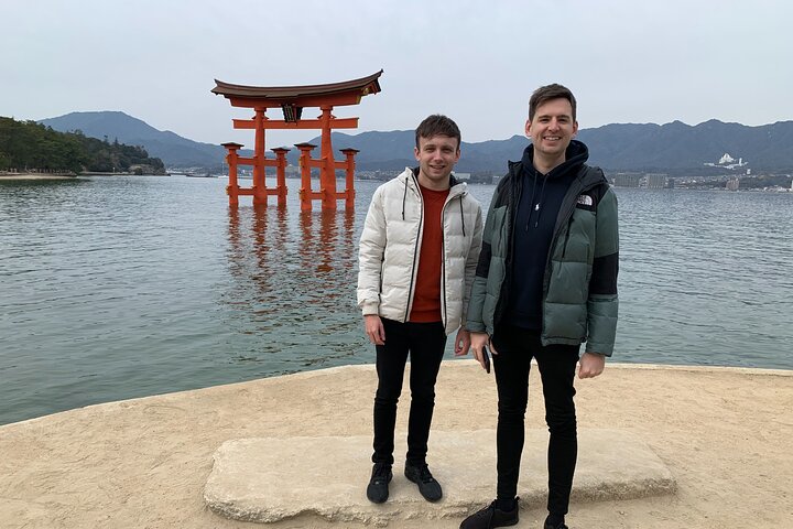 Privat guidet tur til Hiroshima Peace Memorial Park, Shukkeien Garden, Hiroshima slott og Miyajima Island med Itsukushima-helligdommen, foto 16 | wizardtrip