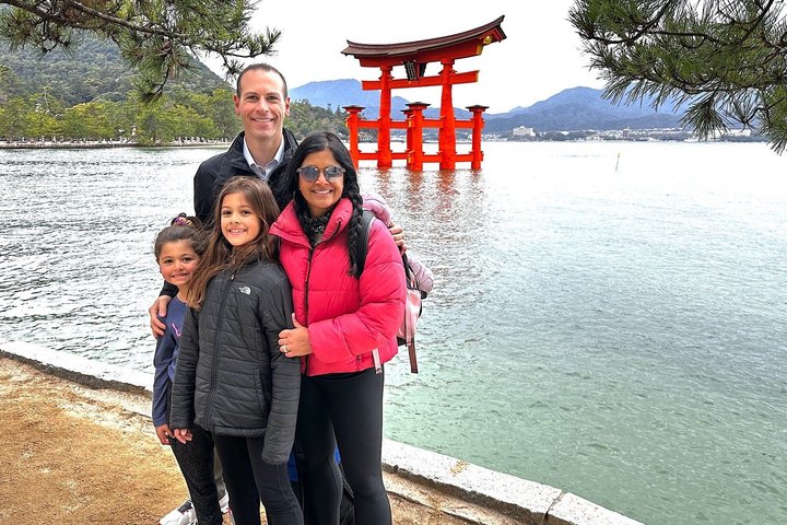 Privat guidet tur til Hiroshima Peace Memorial Park, Shukkeien Garden, Hiroshima slott og Miyajima Island med Itsukushima-helligdommen, foto 21 | wizardtrip
