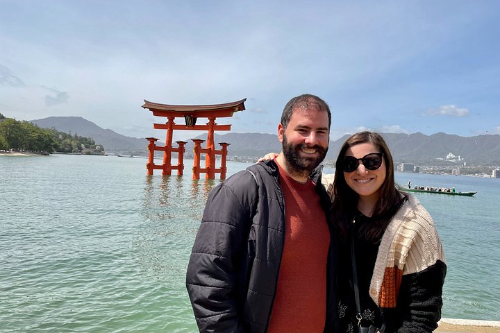 Privat guidet tur til Hiroshima Peace Memorial Park, Shukkeien Garden, Hiroshima slott og Miyajima Island med Itsukushima-helligdommen, foto 23 | wizardtrip