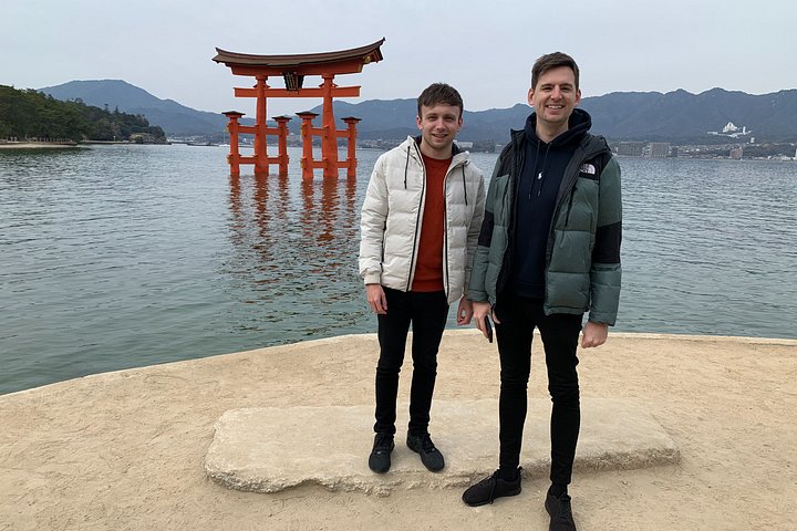 Privat guidet tur til Hiroshima Peace Memorial Park, Shukkeien Garden, Hiroshima slott og Miyajima Island med Itsukushima-helligdommen, foto 24 | wizardtrip