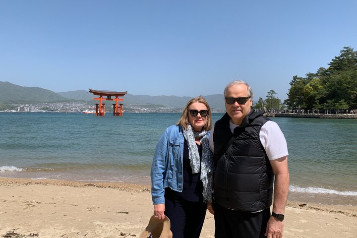 Privat guidet tur til Hiroshima Peace Memorial Park, Shukkeien Garden, Hiroshima slott og Miyajima Island med Itsukushima-helligdommen, foto 28 | wizardtrip