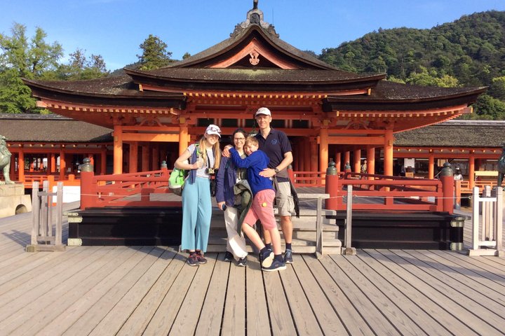 Privat guidet tur til Hiroshima Peace Memorial Park, Shukkeien Garden, Hiroshima slott og Miyajima Island med Itsukushima-helligdommen, foto 34 | wizardtrip