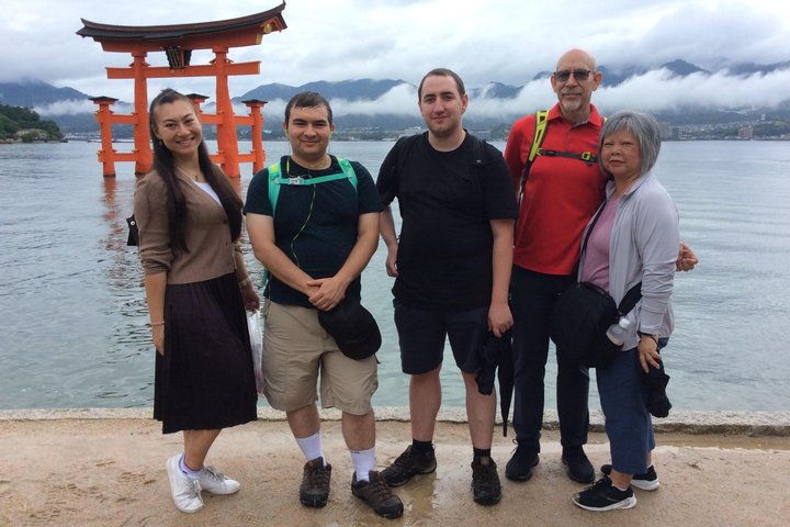 Privat guidet tur til Hiroshima Peace Memorial Park, Shukkeien Garden, Hiroshima slott og Miyajima Island med Itsukushima-helligdommen, foto 40 | wizardtrip