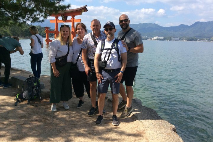 Privat guidet tur til Hiroshima Peace Memorial Park, Shukkeien Garden, Hiroshima slott og Miyajima Island med Itsukushima-helligdommen, foto 43 | wizardtrip