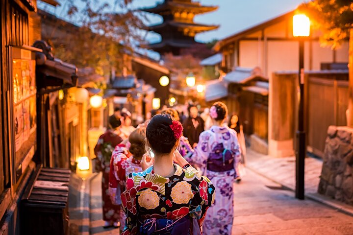 Visite guidée nocturne de Gion et du quartier des geishas à Kyoto | wizardtrip