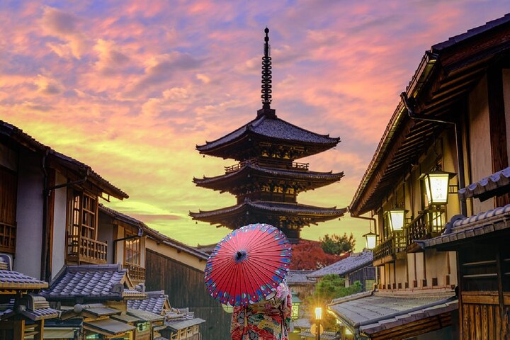 Passeio noturno a pé pelo histórico distrito das gueixas de Gion, em Kyoto, explorando templos e ruas tradicionais, foto 23 | wizardtrip