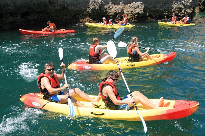 Excursion en kayak explorant les grottes marines et les formations rocheuses de Ponta da Piedade à Lagos, Portugal, photo 7 | wizardtrip