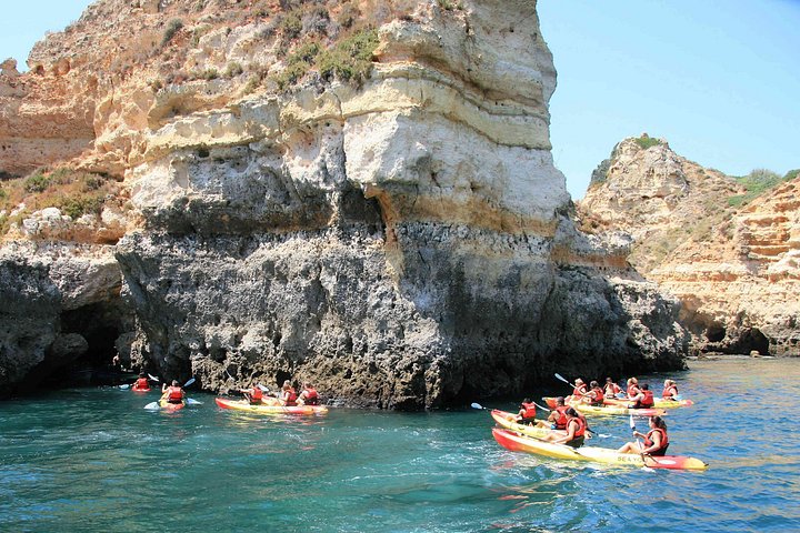 Excursion en kayak explorant les grottes marines et les formations rocheuses de Ponta da Piedade à Lagos, Portugal, photo 8 | wizardtrip