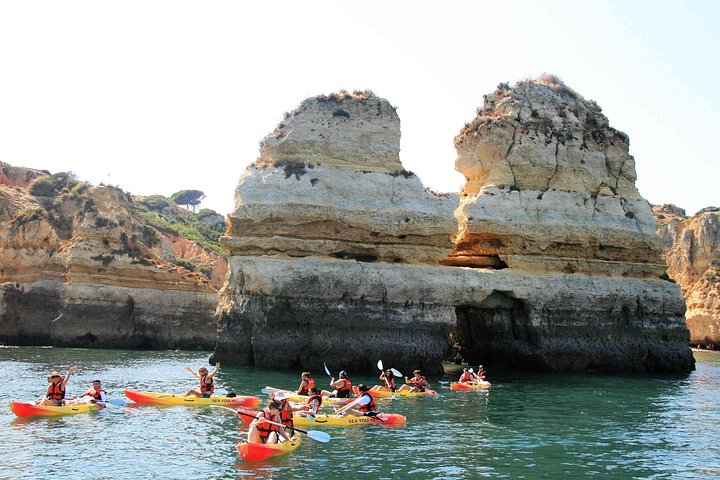 Excursion en kayak explorant les grottes marines et les formations rocheuses de Ponta da Piedade à Lagos, Portugal, photo 9 | wizardtrip