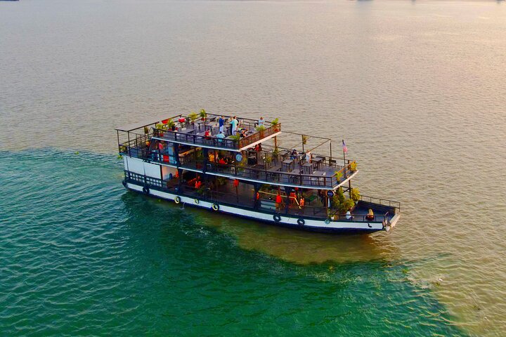 Croisière au coucher du soleil avec bière et boissons non alcoolisées illimitées - Guide anglophone à bord | wizardtrip