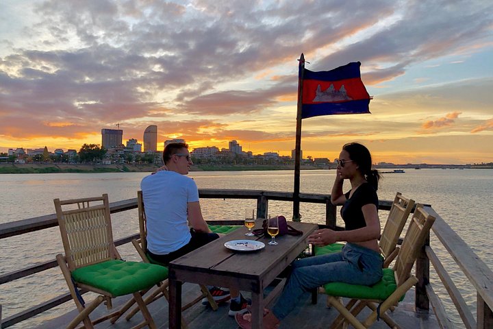 Disfrute de un crucero panorámico al atardecer por el río Mekong en Phnom Penh con bebidas ilimitadas y un guía, foto 6 | wizardtrip