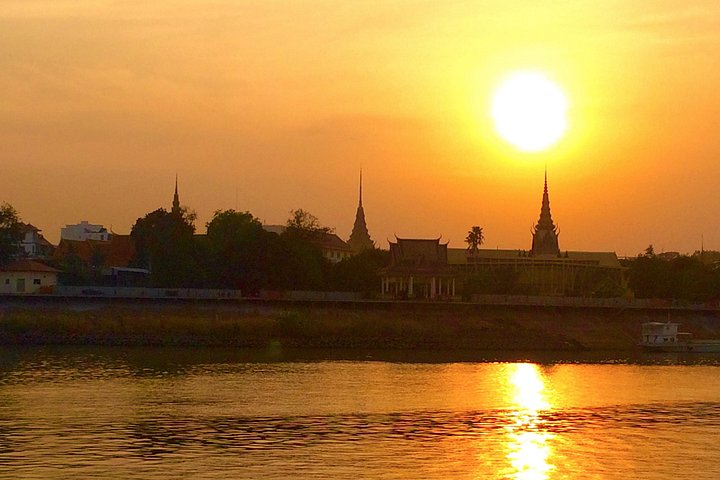 Disfrute de un crucero panorámico al atardecer por el río Mekong en Phnom Penh con bebidas ilimitadas y un guía, foto 10 | wizardtrip