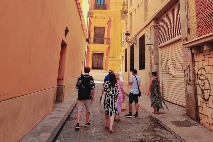 Goût de Malaga : Tapas, Histoire et Coutumes Locales | wizardtrip