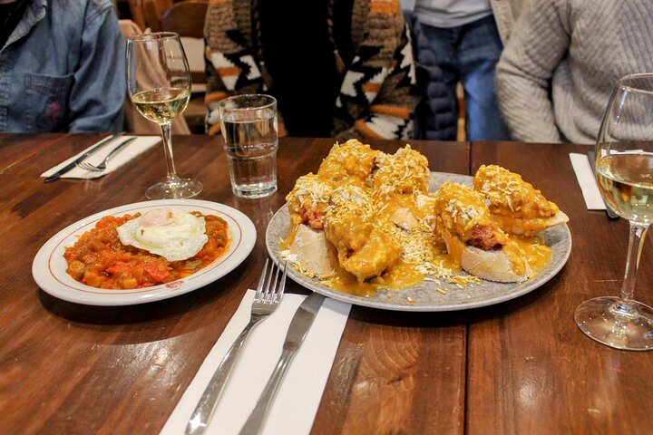 En guidet tur i Madrid, der udforsker historiske taverner, nyder tapas og lærer om lokal historie og vin, foto 6 | wizardtrip