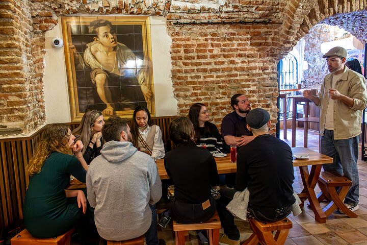 En guidet tur i Madrid, der udforsker historiske taverner, nyder tapas og lærer om lokal historie og vin, foto 7 | wizardtrip