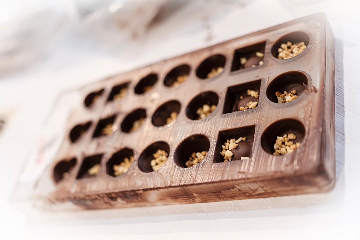 Praktischer Workshop zur Herstellung belgischer Pralinen in Brüssel, bei dem Pralinen und "Mendiants" kreiert werden, Foto 12 | wizardtrip
