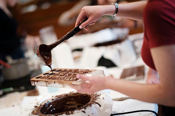 Praktischer Workshop zur Herstellung belgischer Pralinen in Brüssel, bei dem Pralinen und "Mendiants" kreiert werden, Foto 18 | wizardtrip