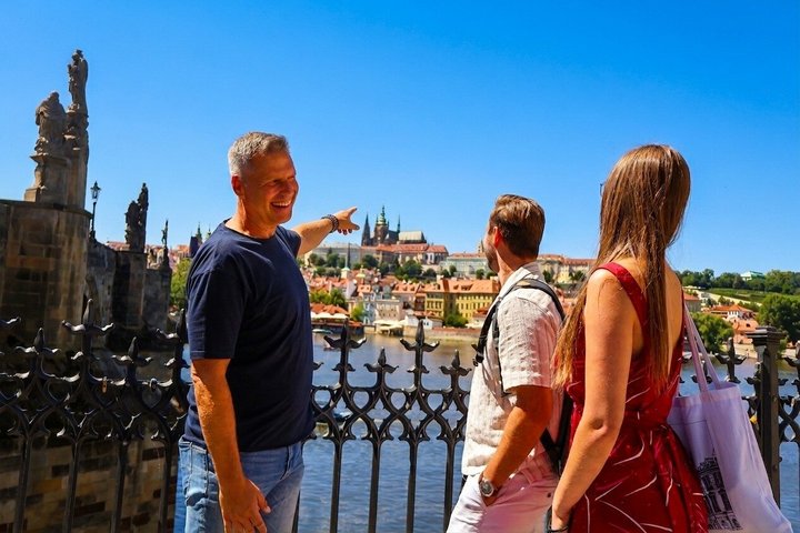 Visita guiada a pie por el Castillo de Praga, incluyendo la Catedral de San Vito y el Callejón del Oro, foto 6 | wizardtrip