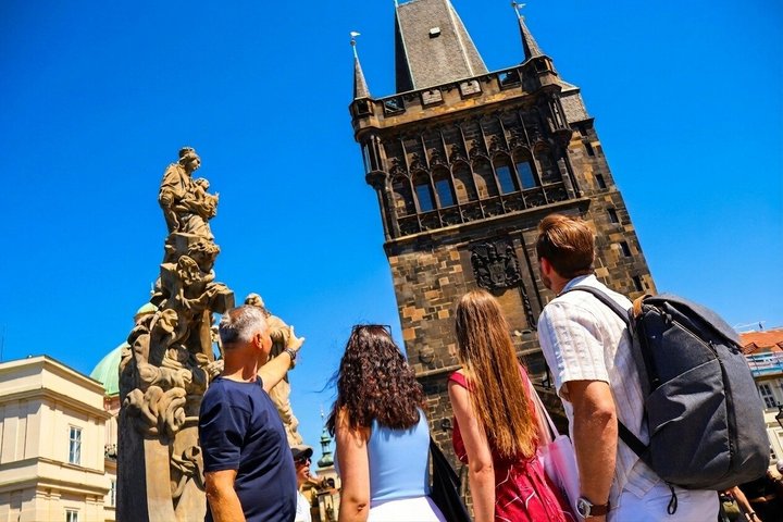 Visita guiada a pie por el Castillo de Praga, incluyendo la Catedral de San Vito y el Callejón del Oro, foto 8 | wizardtrip