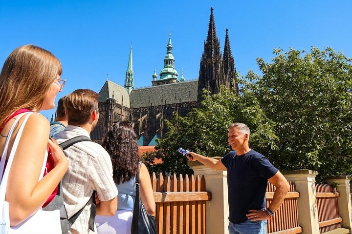 Visita guiada a pie por el Castillo de Praga, incluyendo la Catedral de San Vito y el Callejón del Oro, foto 13 | wizardtrip