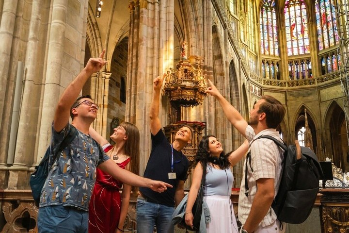 Visita guiada a pie por el Castillo de Praga, incluyendo la Catedral de San Vito y el Callejón del Oro, foto 14 | wizardtrip