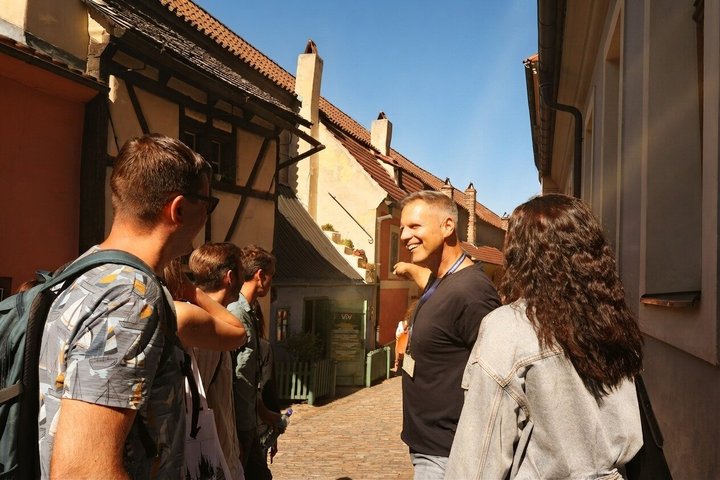 Visita guiada a pie por el Castillo de Praga, incluyendo la Catedral de San Vito y el Callejón del Oro, foto 26 | wizardtrip