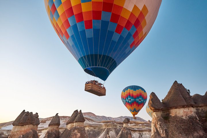 Volo all'alba in mongolfiera su Göreme e i Camini delle Fate | wizardtrip