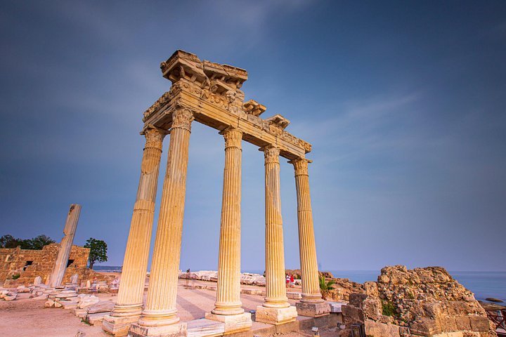 Antikke ruiner og naturlige fossefall på en historisk tur fra Antalya, Tyrkia, foto 12 | wizardtrip