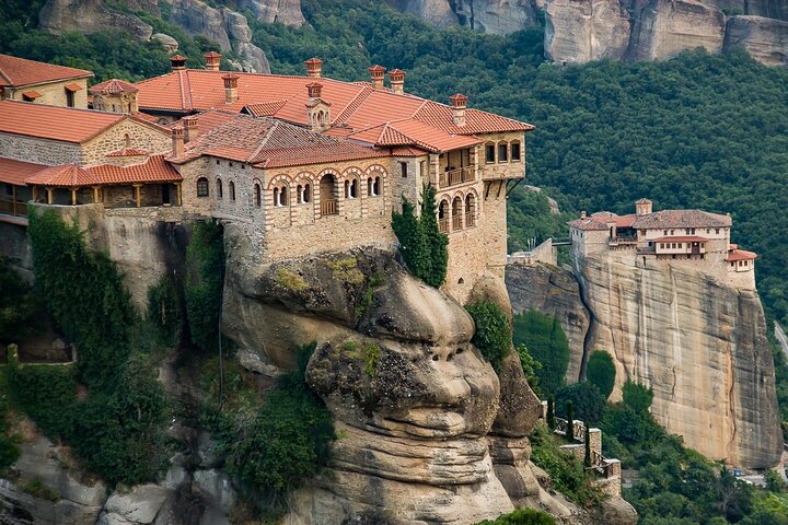 Dagtocht naar Meteora-kloosters vanuit Athene, met prachtige rotsformaties en oude religieuze locaties, foto 7 | wizardtrip