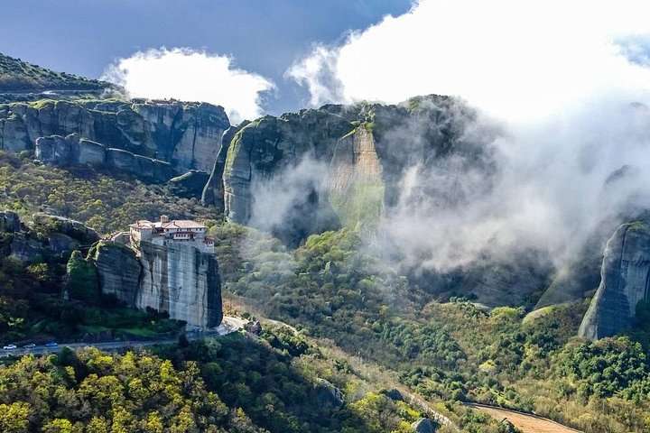 Dagtocht naar Meteora-kloosters vanuit Athene, met prachtige rotsformaties en oude religieuze locaties, foto 16 | wizardtrip