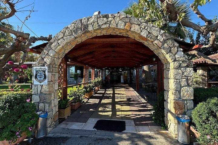 Dagtocht naar Meteora-kloosters vanuit Athene, met prachtige rotsformaties en oude religieuze locaties, foto 46 | wizardtrip