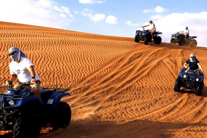 Ökensafari i Dubai med sanddyns-körning, fyrhjuling, kamelridning och lägerunderhållning, foto 14 | wizardtrip