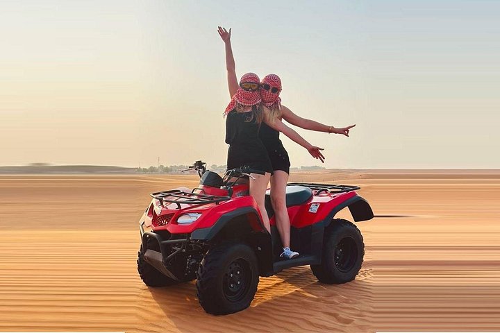 Ökensafari i Dubai med sanddyns-körning, fyrhjuling, kamelridning och lägerunderhållning, foto 15 | wizardtrip