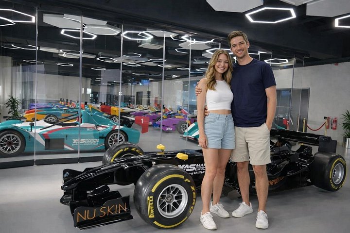 Passeio de dia inteiro de Dubai para Abu Dhabi, com locais culturais e o parque temático Ferrari World, foto 6 | wizardtrip