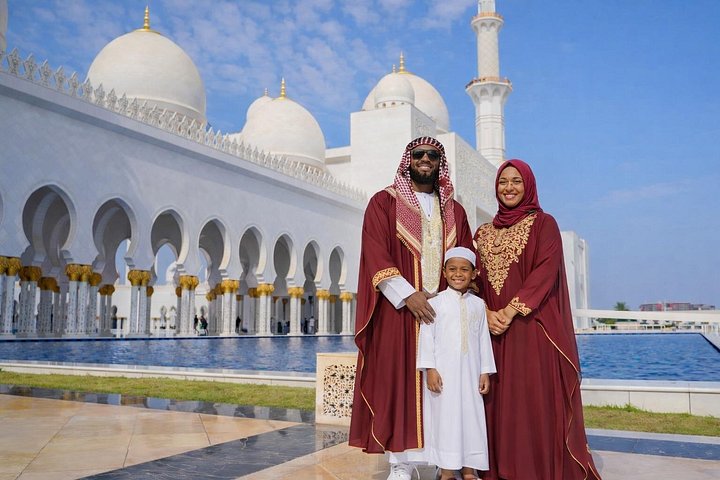 Passeio de dia inteiro de Dubai para Abu Dhabi, com locais culturais e o parque temático Ferrari World, foto 10 | wizardtrip