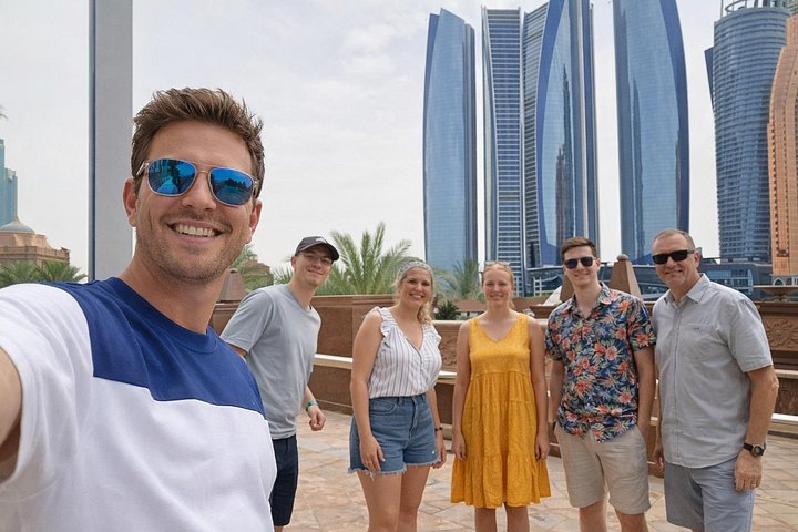 Passeio de dia inteiro de Dubai para Abu Dhabi, com locais culturais e o parque temático Ferrari World, foto 13 | wizardtrip