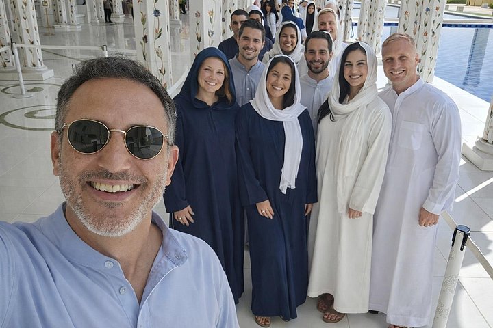 Passeio de dia inteiro de Dubai para Abu Dhabi, com locais culturais e o parque temático Ferrari World, foto 14 | wizardtrip