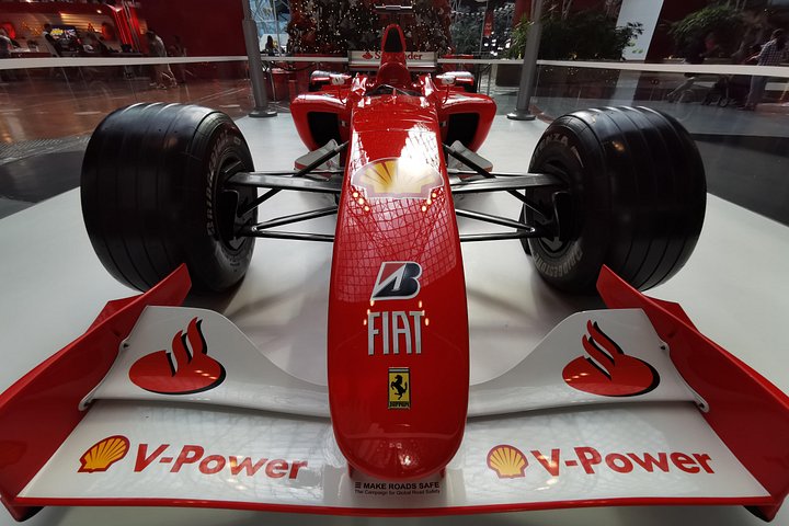 Passeio de dia inteiro de Dubai para Abu Dhabi, com locais culturais e o parque temático Ferrari World, foto 19 | wizardtrip