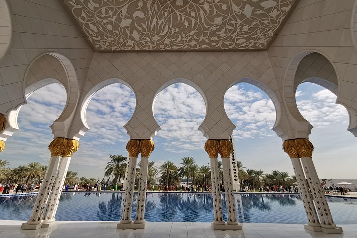 Passeio de dia inteiro de Dubai para Abu Dhabi, com locais culturais e o parque temático Ferrari World, foto 20 | wizardtrip
