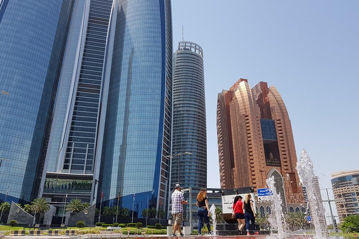 Passeio de dia inteiro de Dubai para Abu Dhabi, com locais culturais e o parque temático Ferrari World, foto 25 | wizardtrip