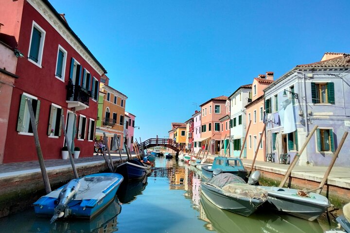 Private Excursion by Typical Venetian Motorboat to Murano, Burano and Torcello | wizardtrip