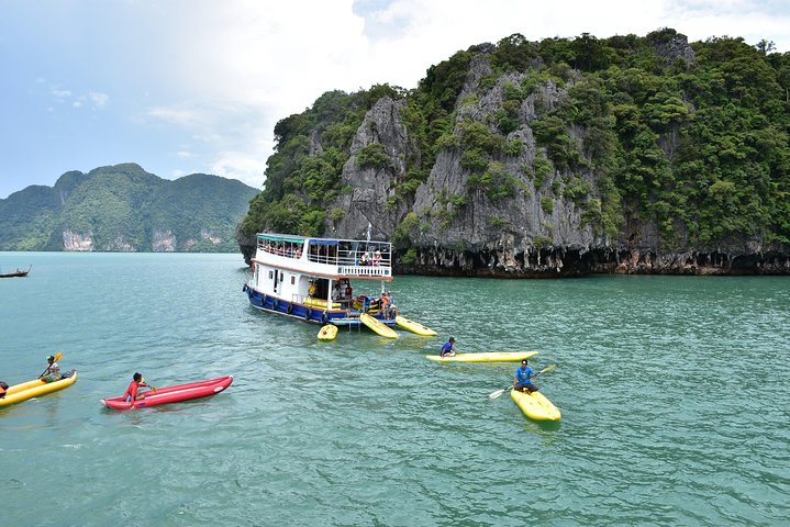 Kayak por cuevas marinas y lagunas en la bahía de Phang Nga, Tailandia, durante una excursión de un día, foto 9 | wizardtrip