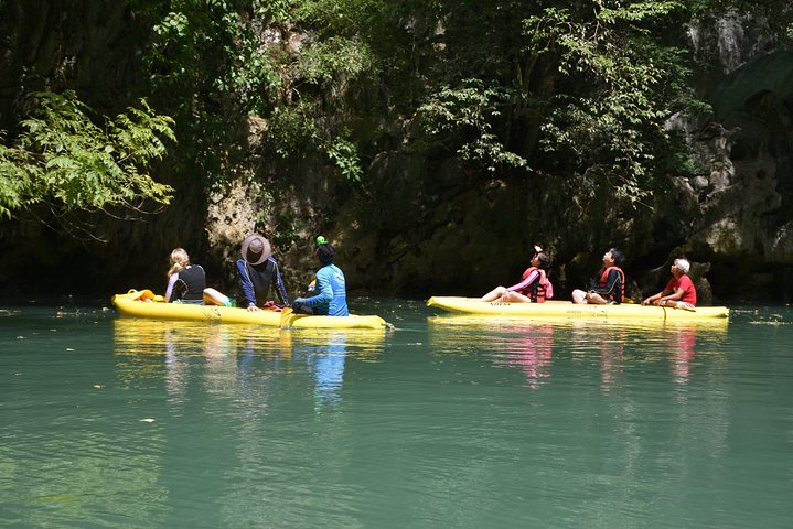 Kayak por cuevas marinas y lagunas en la bahía de Phang Nga, Tailandia, durante una excursión de un día, foto 13 | wizardtrip