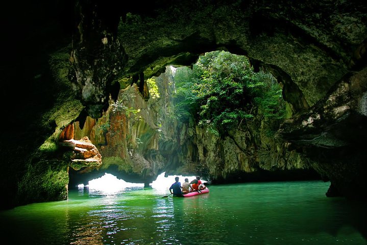 Kayak por cuevas marinas y lagunas en la bahía de Phang Nga, Tailandia, durante una excursión de un día, foto 17 | wizardtrip