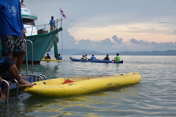 Kayak por cuevas marinas y lagunas en la bahía de Phang Nga, Tailandia, durante una excursión de un día, foto 19 | wizardtrip