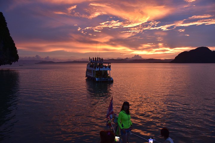 Kayak por cuevas marinas y lagunas en la bahía de Phang Nga, Tailandia, durante una excursión de un día, foto 24 | wizardtrip